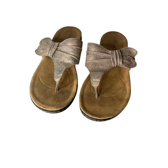 Clarks Collection Laurieann Rae Flip Flops Size 6M Bow Metallic Suede Sand - Picture 3 of 7